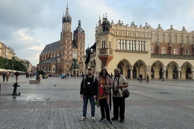 Private Krakow City Tour, Krakow Old Town and Wawel Castle Tour - Wawel Hill, castle walls, cathedral, and dragon