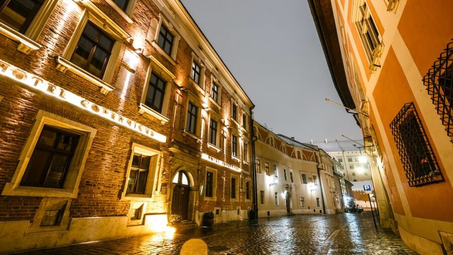 Private Krakow Tour: St. Mary’s, Cloth Hall & More - Why this short Krakow walk works well
