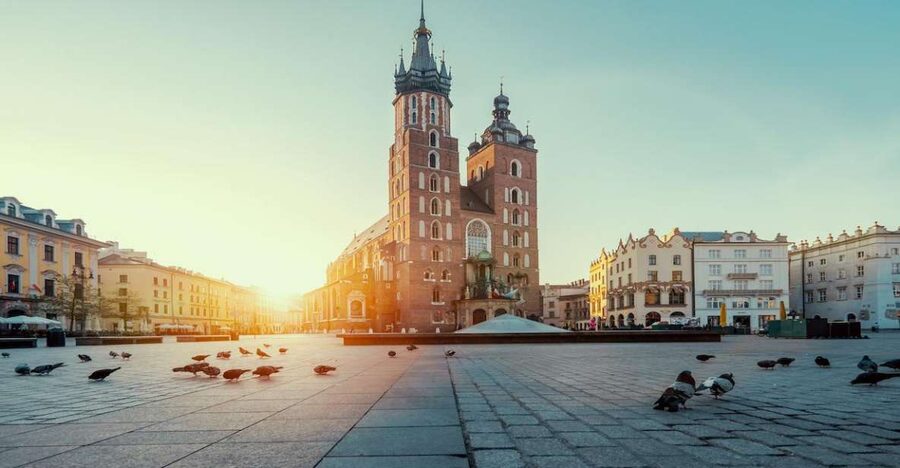Private Krakow Tour: St. Mary’s, Cloth Hall & More - The Main Market Square and the Cloth Hall