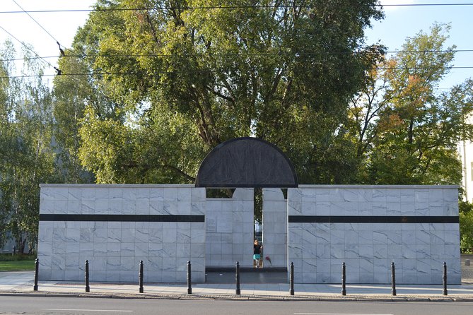 Private tour: Jewish heritage in Warsaw - Why Muranów is the right place to start