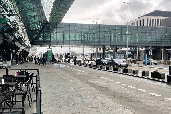 Private Transfer from/to Krakow Airport - A calm start at Krakow Airport