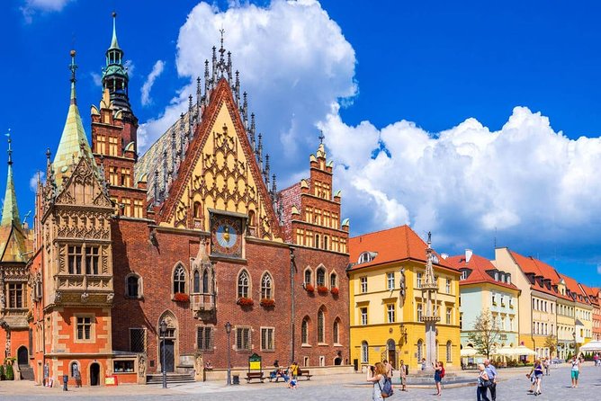 Private Transfer from Wroclaw (WRO) Airport to Wroclaw city centre - Why the pickup service earns its price