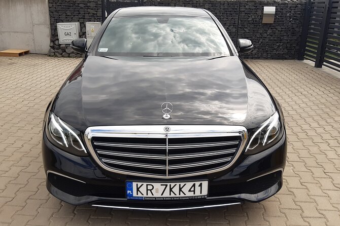 Private transfer: Krakow Airport - Krakow City - A short ride with one clear destination