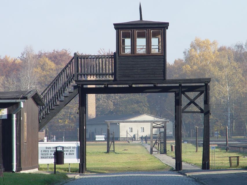Private transportation to the Stutthof Concentration Camp 4h - The private format compared with a larger excursion
