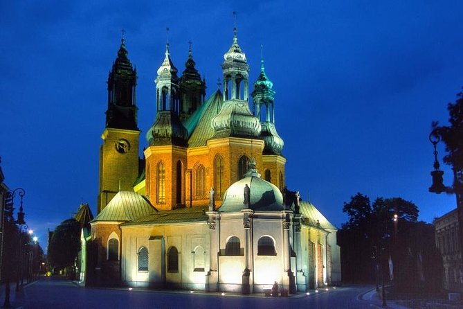Private walking city tour in Poznan - Ratusz Poznanski and the famous clock