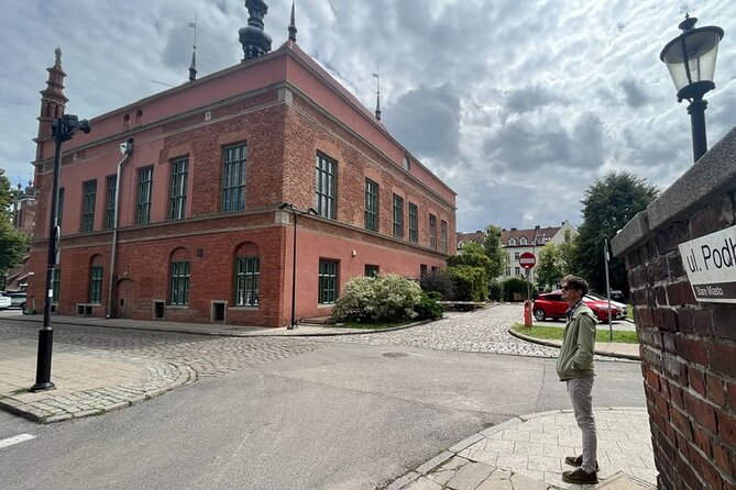 Private Walking Tour of Old Gdańsk with an architect-guide - Starting beside the Radunia Canal and Old Town City Hall