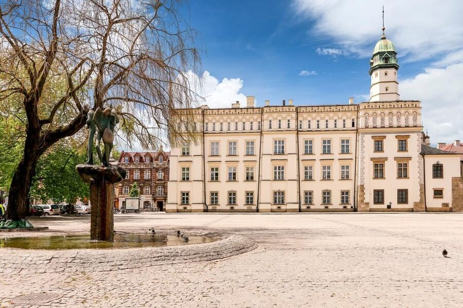 Schindler's Factory & Kazimierz Jewish Quarter Tour - Remuh, Kupa, and Tempel synagogues