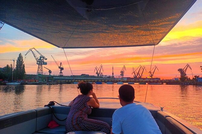 Sightseeing Cruise around the Old Town of Gdansk - Brabank and the changing Motława shore