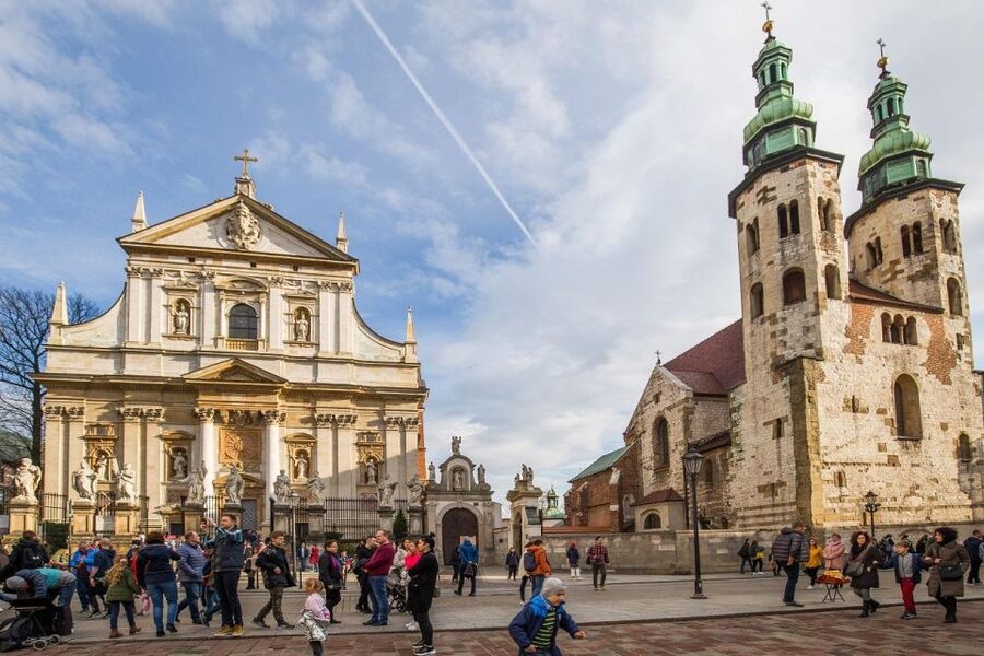 St. Mary's Basilica and more - a short walk with a guide - Reading the Main Square beyond the obvious