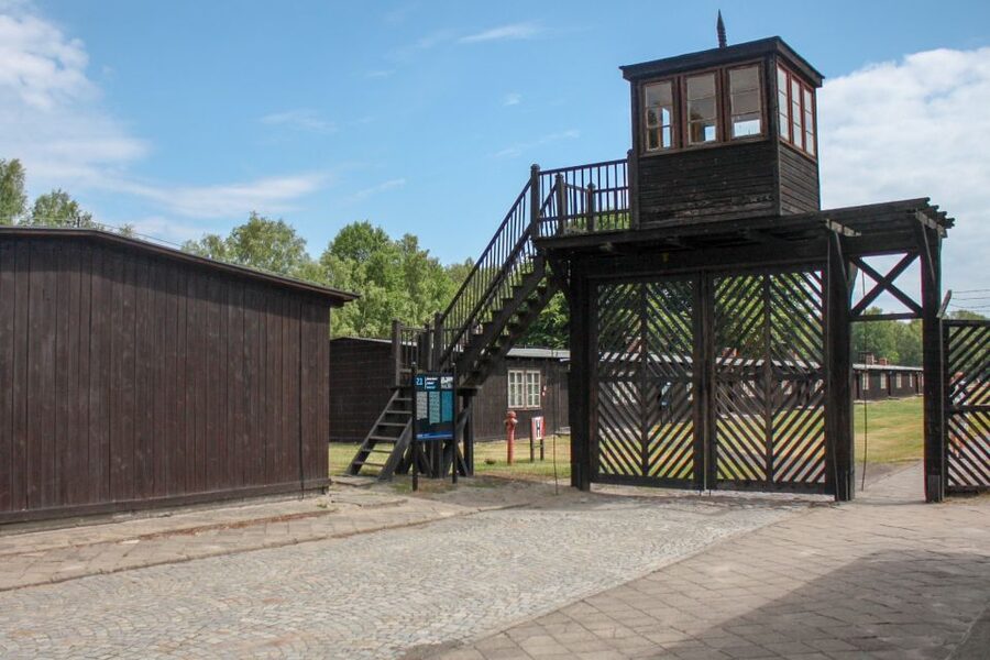 Stutthof Concentration Camp:Guided Tour with Transportation - The Baltic beach walk after the camp