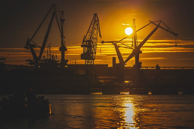 Sunset on the Shipyard and Old Town Evening Cruise - Why this cruise shows Gdańsk so well