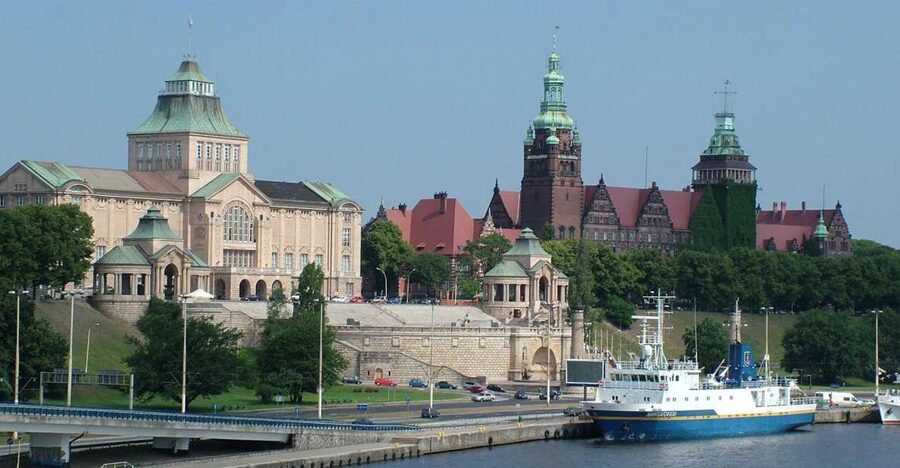Szczecin: Medieval Old Town Private Walking Tour - Start at Plac Andersa, where Szczecin reveals itself slowly