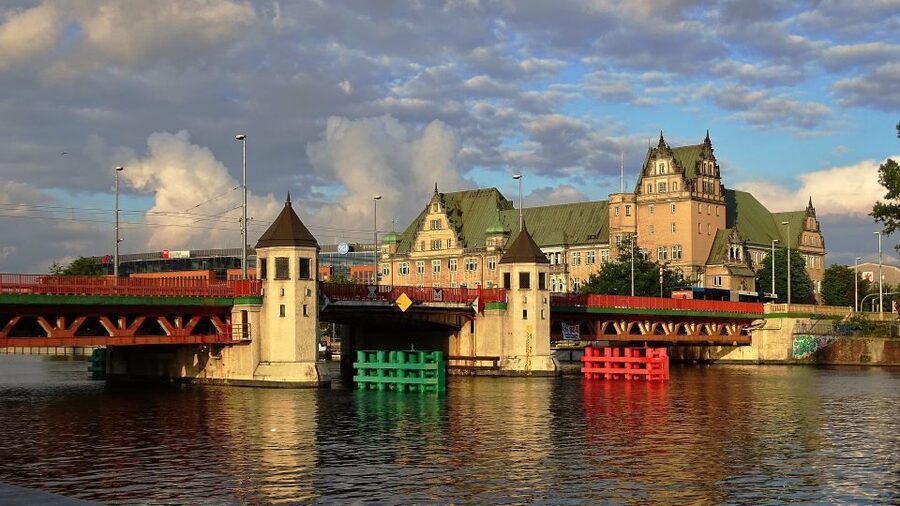 Szczecin: Old Town Highlights Private Walking Tour - House Of Loitz And Hay Market Square