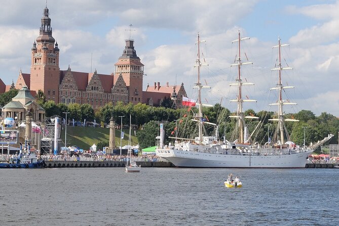 Szczecin Walking Tour: Explore Top Sights & Hidden Gems - The Karłowicz Philharmonic, Szczecin’s modern opening act