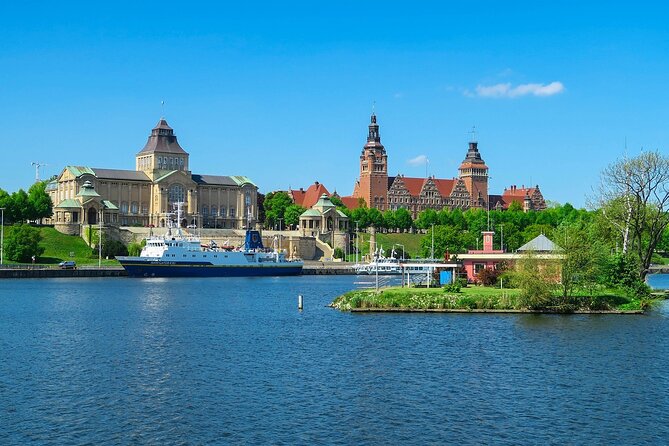 Szczecin Walking Tour: Explore Top Sights & Hidden Gems - What the guide adds to the two-hour route