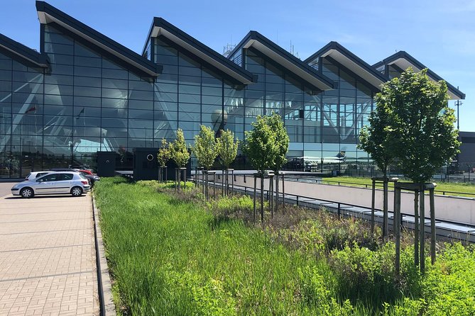 Taxi from Gdańsk airport to city centre ( old town Gdańsk ) - Why the private group format matters