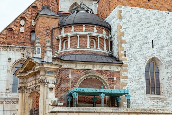 The Heart of Krakow: Old Town & Wawel Castle Private Tour - Why this private Krakow walk works well at the start