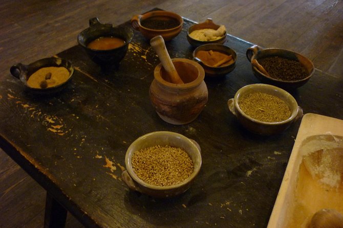 Torun Living Museum of Gingerbread and Old Town Private Walking Tour - Why the gingerbread workshop fits Torun so well