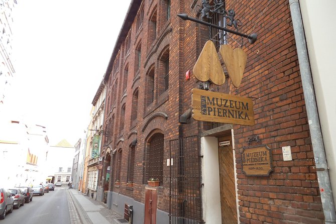Torun Living Museum of Gingerbread and Old Town Private Walking Tour - Starting beside the Copernicus Monument