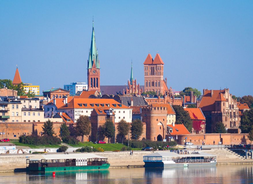 Torun Old Town Highlights Private Walking Tour - The Vistula viewpoint and Torun Cathedral