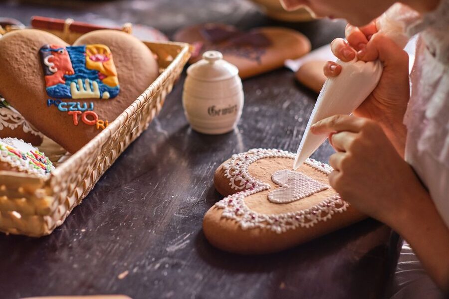 Torun: Private Walking Tour of a Medieval Town - Toruń’s famous gingerbread