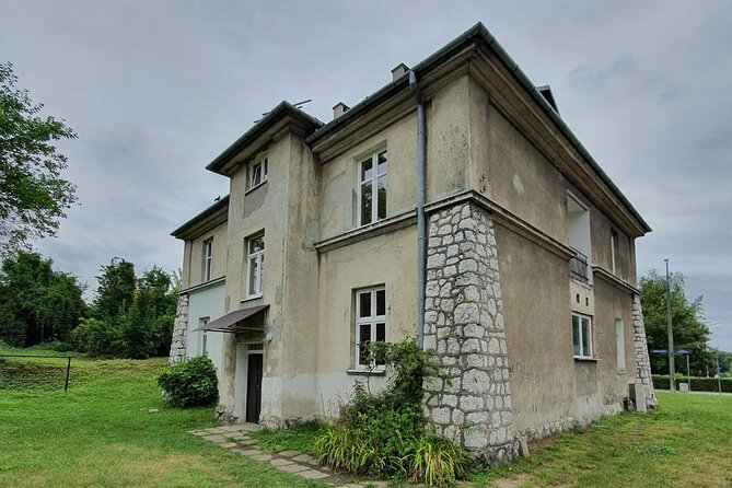 TOUR AL CAMPO DE CONCENTRACIÓN DE PLASZOW. El campo de la Lista de Schindlert. - The Gray House and the camp administration