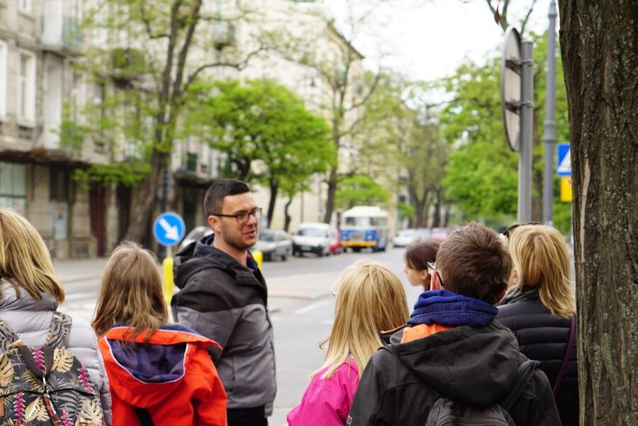 Warsaw: 2.5-Hour Dark Side - Praga District by a Retro Bus - A marketplace with a rough reputation