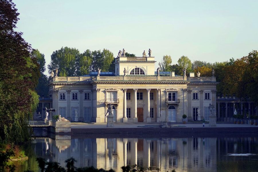 Warsaw: 2-Hour Guided Old Town Walking Tour - Quiet lanes, secret doors, and local details