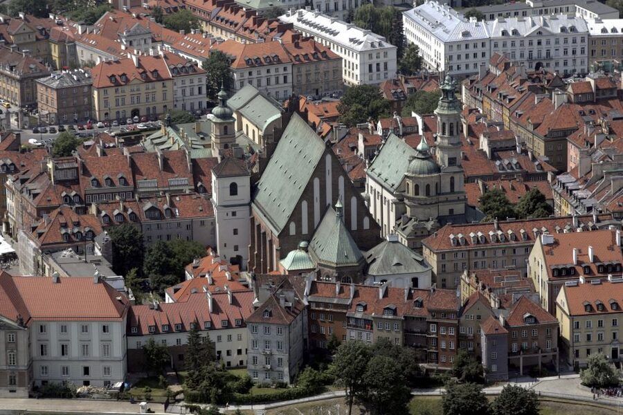 Warsaw: 2-Hour Old Town Walking Tour - St. John’s Cathedral and a church at the front line