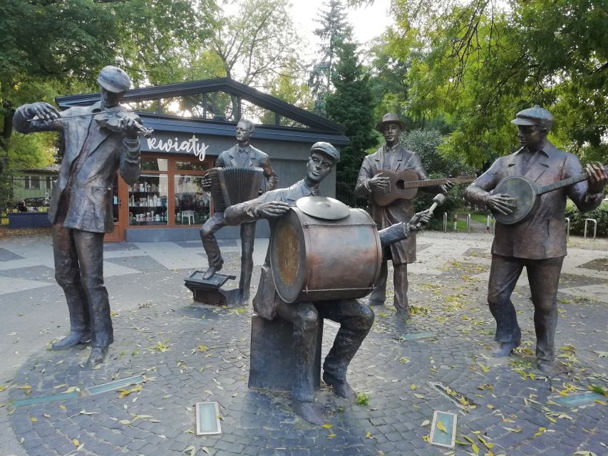 Warsaw: 2-Hour Praga Walking Tour - From communist apartment blocks to creative spaces