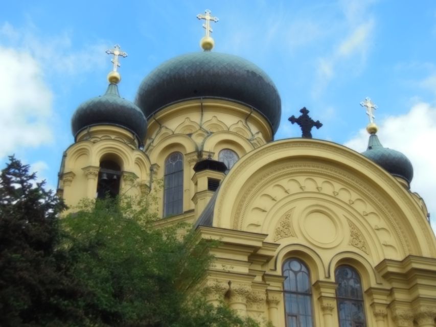 Warsaw: 2-Hour Praga Walking Tour - Różycki Bazaar and the sound of street life