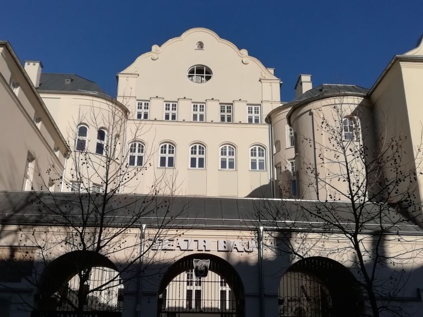 Warsaw: 2-Hour Praga Walking Tour - The Warsaw Zoo couple and a difficult wartime story