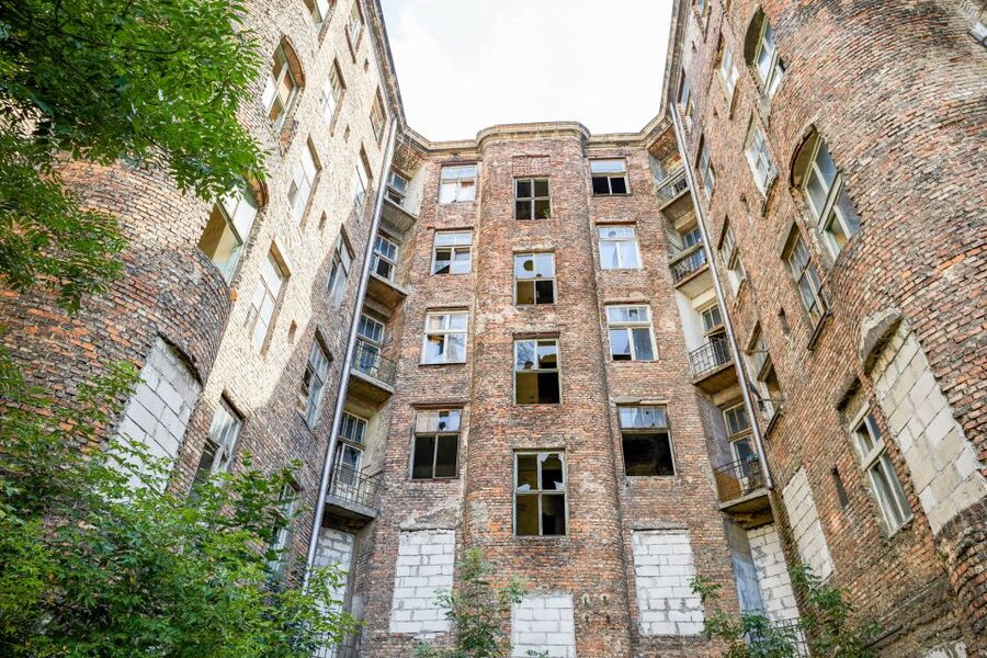 Warsaw: 2-Hour Tour of Daily Life in the Ghetto Warsaw - The footbridge over Chłodna Street