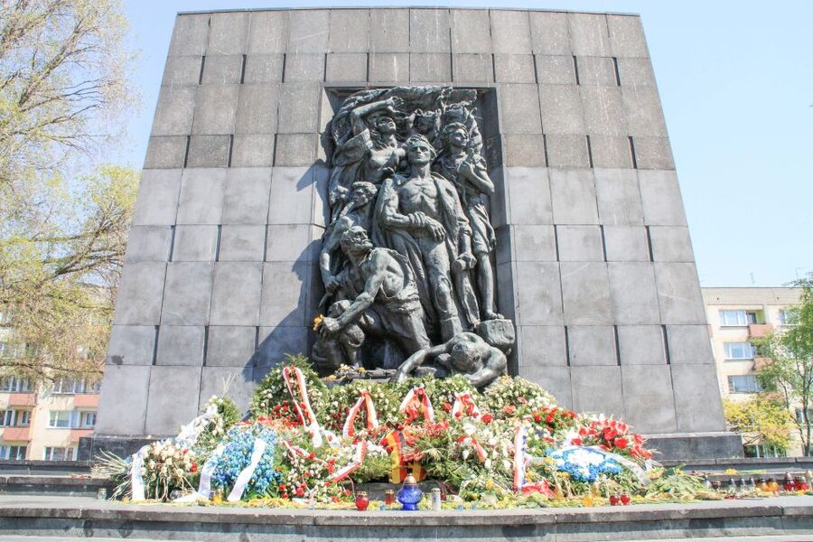 Warsaw: 2-Hour Tour of Daily Life in the Ghetto Warsaw - Walking the last streets of the ghetto