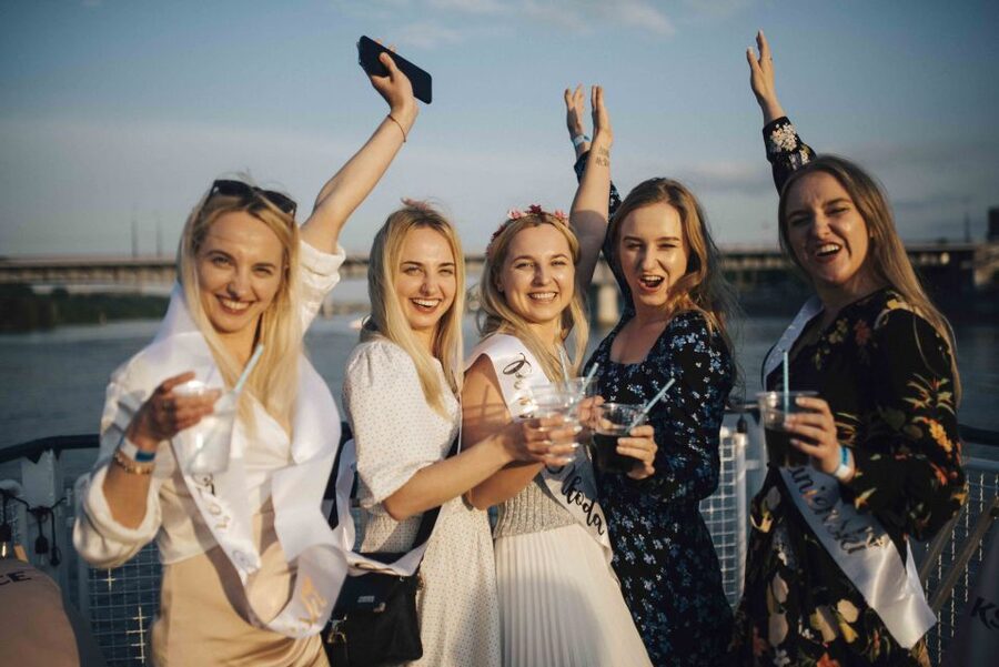 Warsaw: Boat Party with Unlimited Drinks &VIP Club Entrance - Key points at a glance