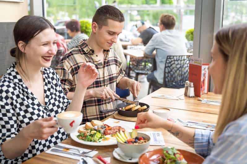 Warsaw: Breakfast at Hard Rock Cafe - Best timing for the meal