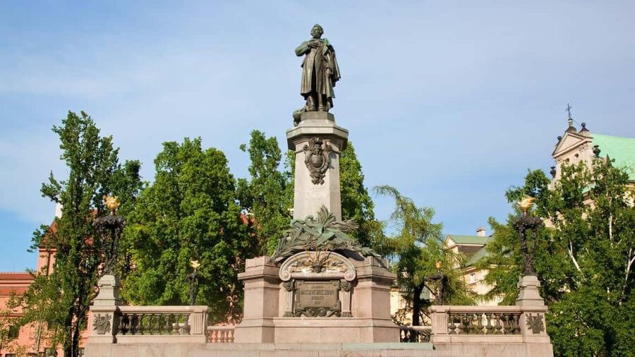 Warsaw City Game: Discovering Famous Polish Heroes - Exploring Old Town and the Main Market