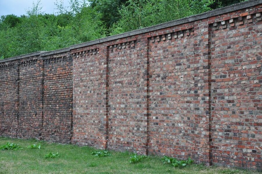 Warsaw Daily Jewish Ghetto Guided Tour with Jewish Cemetery - Key points before you book