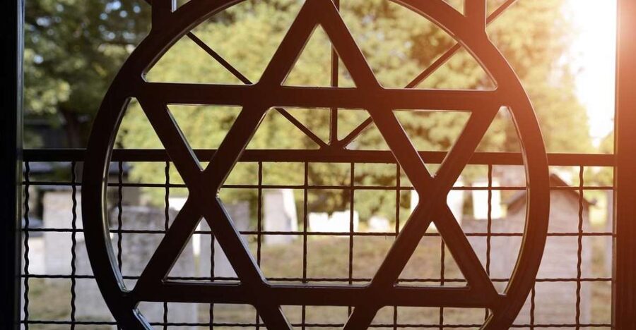 Warsaw Daily Jewish Ghetto Guided Tour with Jewish Cemetery - Starting at the InterContinental Hotel