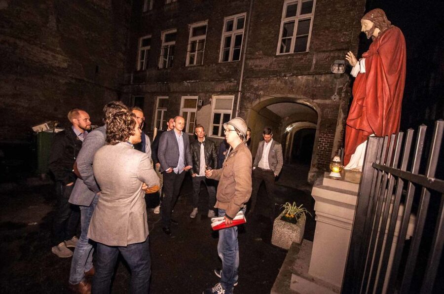 Warsaw: Evening History and Pubs Tour by Retro Minibus - Why this night tour feels different