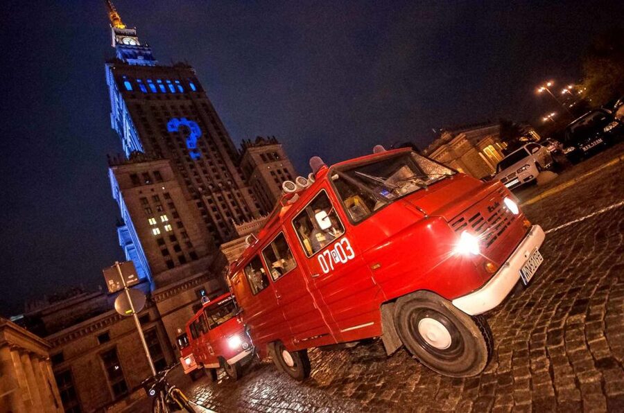 Warsaw: Evening History and Pubs Tour by Retro Minibus - Comfort, access, and practical limits