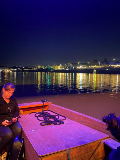 Warsaw: Evening Vistula Cruise with Welcome Drink - Passing the Copernicus Science Center