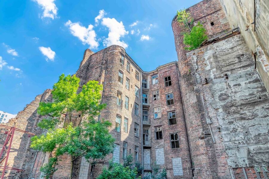 Warsaw: Ghetto, Jewish Cemetery & POLIN Museum Private Tour - Starting at Długa Street and finding the former ghetto