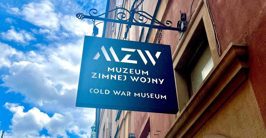 Warsaw: Guided tour of the Cold War Museum - Space flights and a hologram of a space station