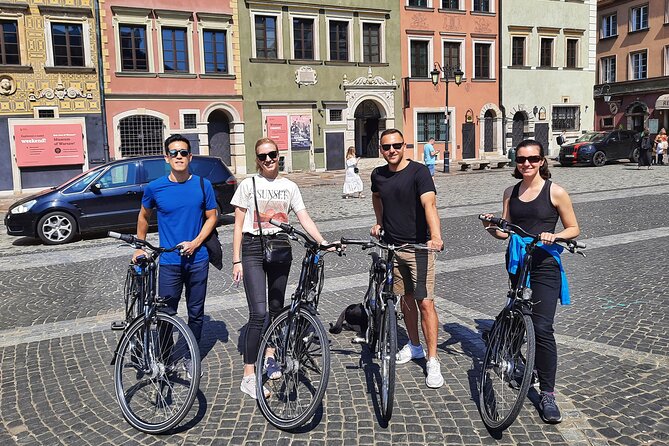 Warsaw Highlights by Bike with Breathtaking Sceneries - New Town and the royal garden viewpoint