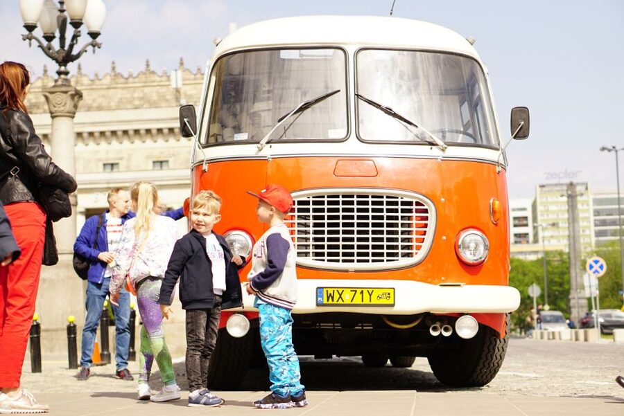 Warsaw: Highlights Guided Retro Bus Tour - Key points at a glance