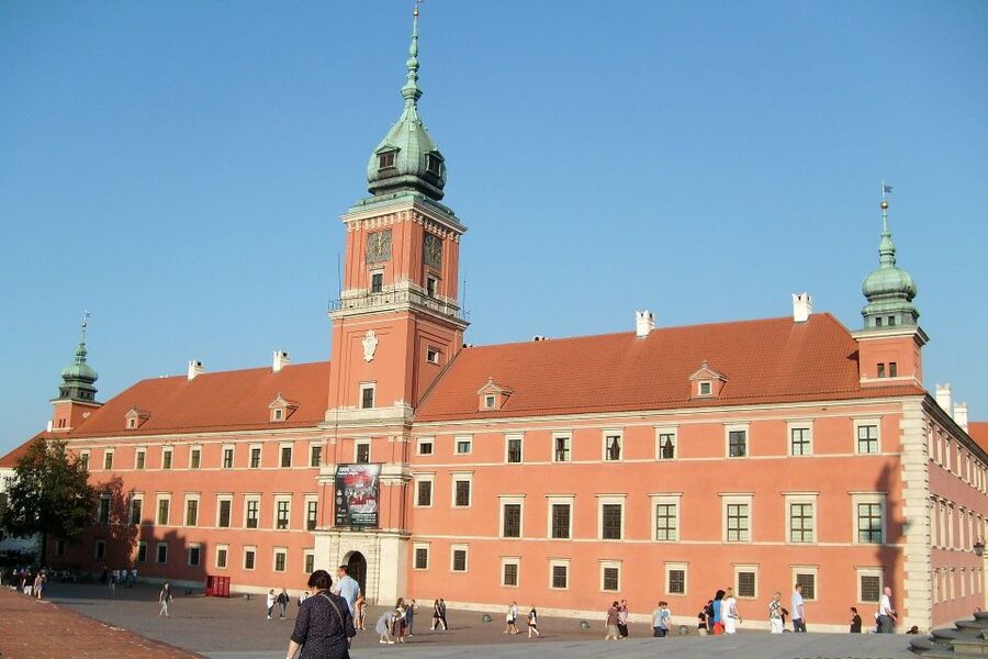 Warsaw: Highlights of Old & New Town Private Guided Tour - A quiet pause at Pilsudski Square