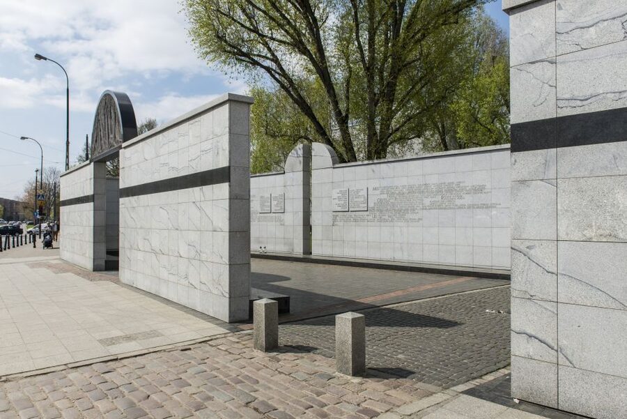 Warsaw: Jewish Heritage 4-Hour Private Tour - The former ghetto boundary at Chłodna Street