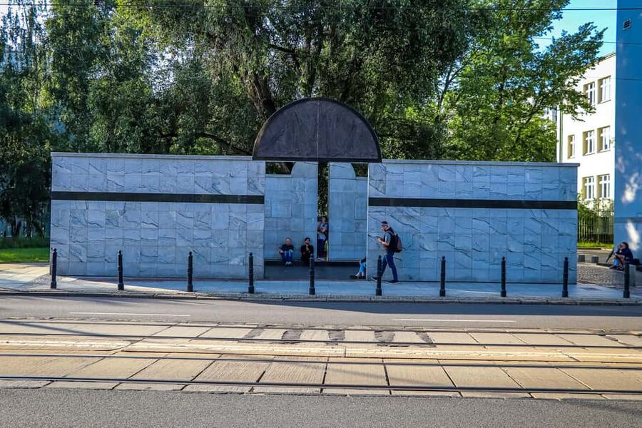 Warsaw: Jewish History Guided Walking Tour in English - Why this walk matters before you see the ruins