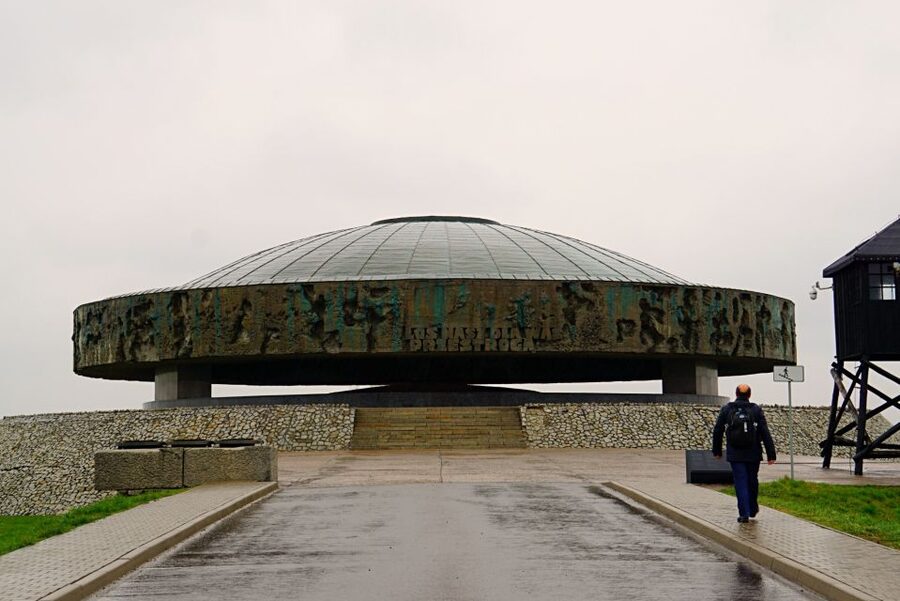Warsaw: Majdanek Concentration Camp & Lublin Guided Day Tour - What the guided explanation adds